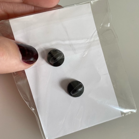 🎁 Figure Skates Enamel Pin Gift - Picture 2 of 3